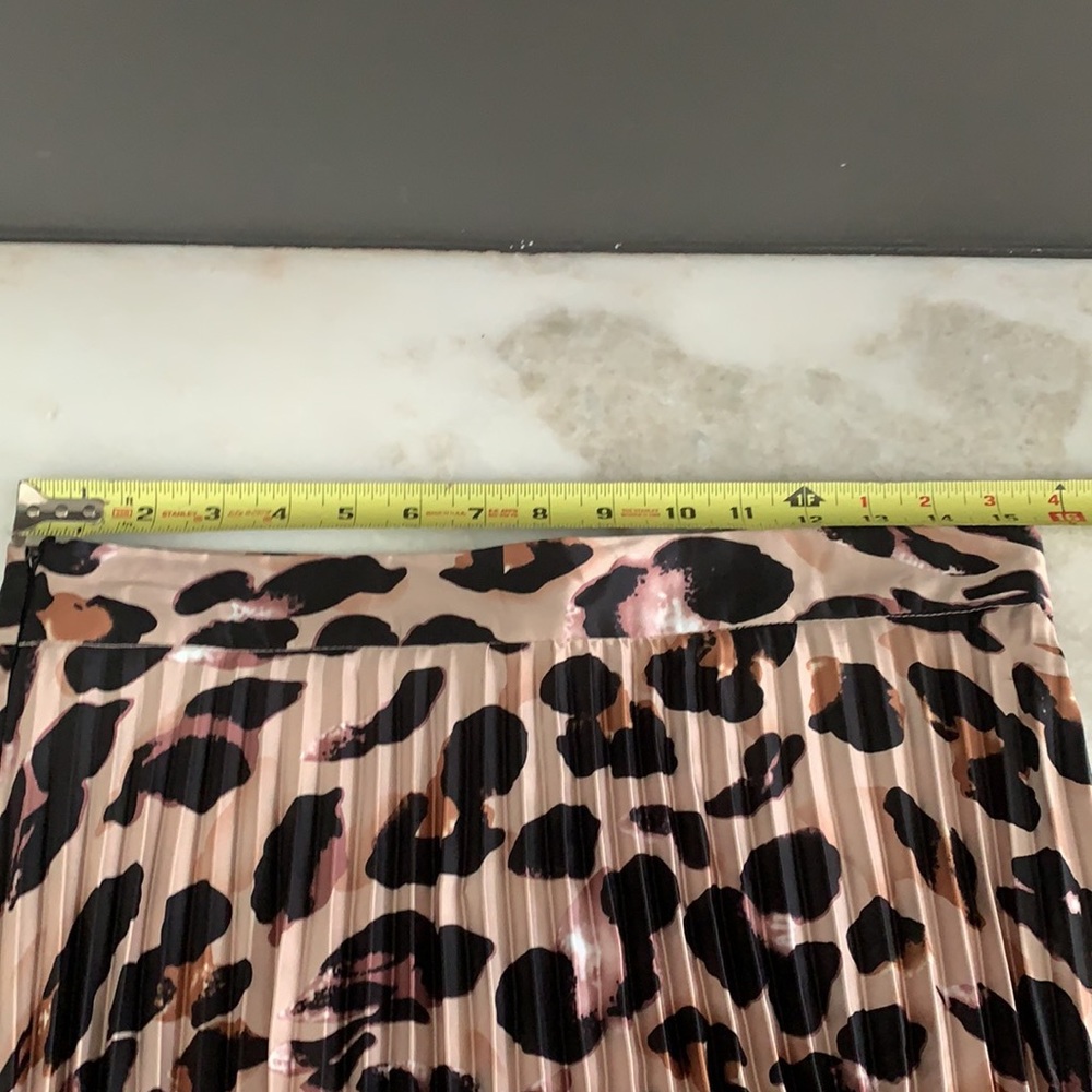 NWT High Waisted Leopard Pleated Skirt - Picture 6 of 11